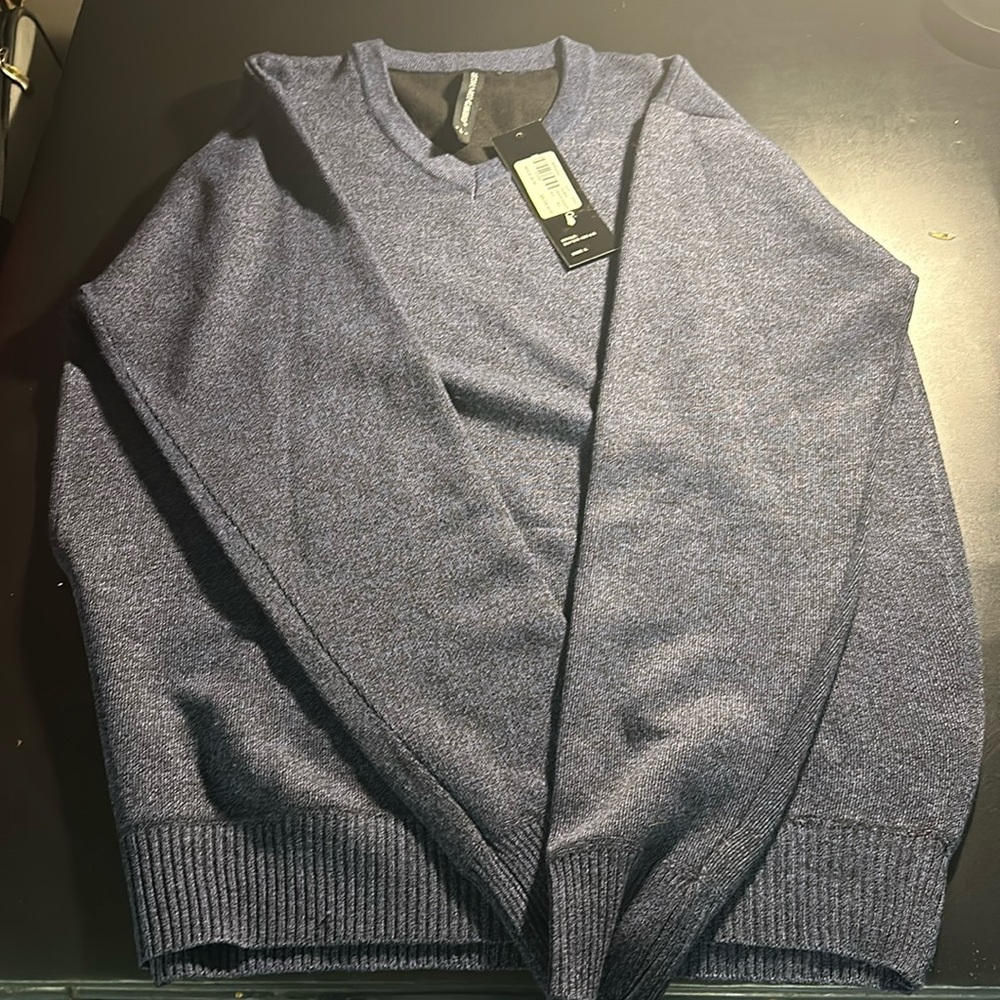 Very Nice NEW Leonardo Gavino Men’s V neck sweater